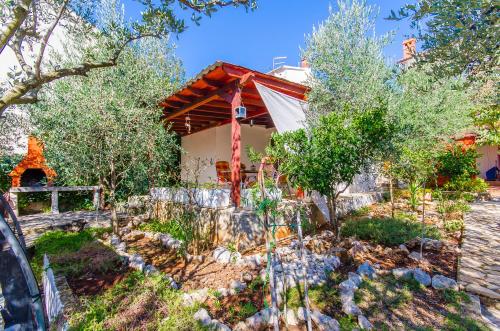 Фотография гостевого дома House Oliva with private pool and large garden