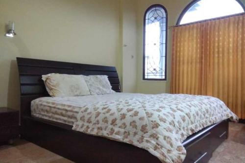 Фотография гостиницы OYO 2848 Senaz Guesthouse