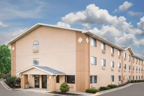 Фотография гостиницы Super 8 by Wyndham Beckley