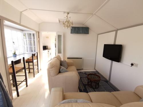 Фотография гостевого дома HOLLYDENE LODGE