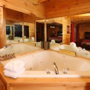 Фотографии гостевого дома
Moonlight and Memories Cabin