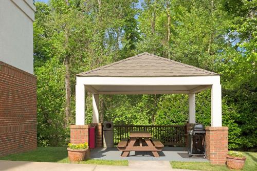 Фотография гостиницы MainStay Suites Charlotte - Executive Park