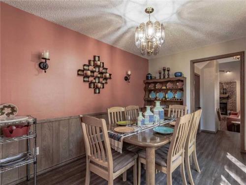 Фотография гостевого дома Ruidoso Rabb, 4 Bedrooms, Pet Friendly, Hot Tub, WiFi, Sleeps 10