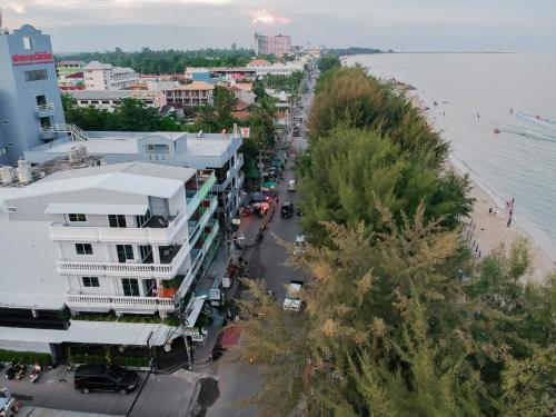 Фотография гостиницы The Beach Cha Am Suites