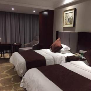 Фотографии гостиницы 
            Huzhou Wealth Hotel