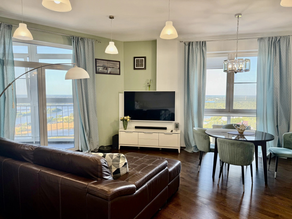 Фотография квартиры Квартира Волжский бриз Видовая 3-х комнатная на набережной в центре города