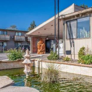 Фотографии гостиницы
Econo Lodge Inn & Suites Madras Chateau Inn