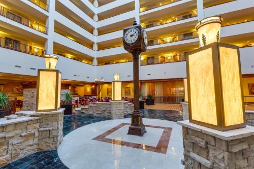 Фотография гостиницы Hilton Charlotte Airport Hotel