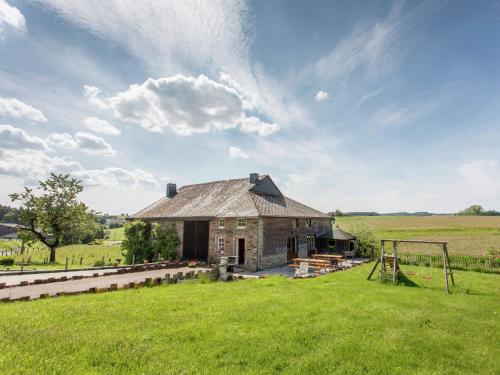 Фотография гостевого дома Beautiful Farmhouse in Brisy with Sauna
