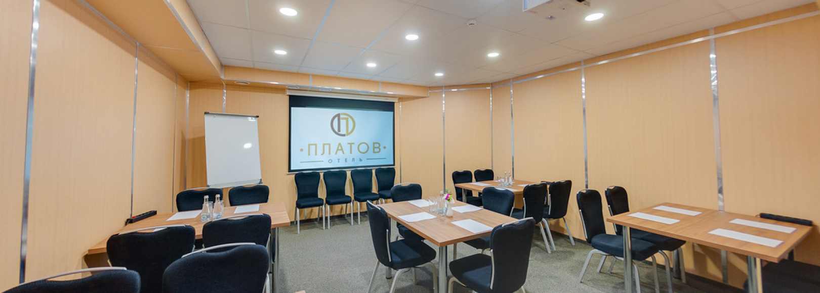 Фотография конференц-зала Платов на Дубовского