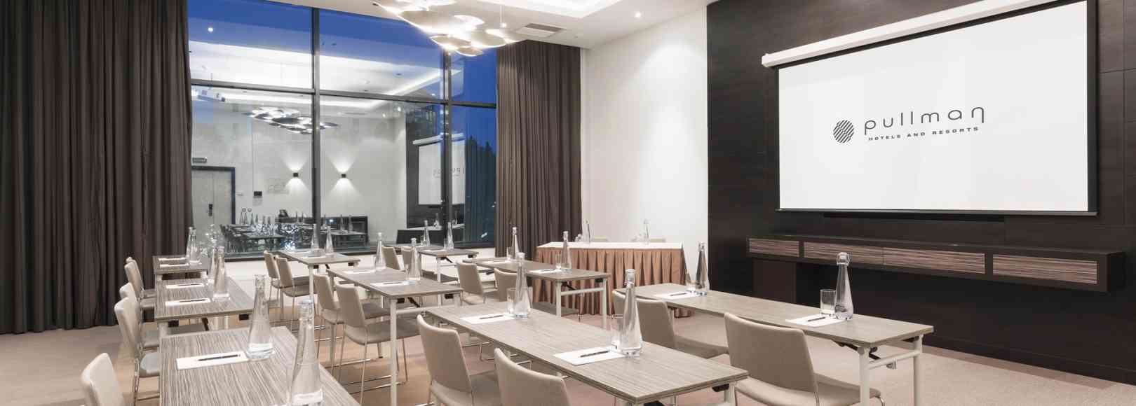 Фотография конференц-зала Самшит Пуллман Сочи Центр