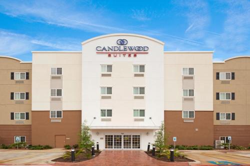 Фотография гостиницы Candlewood Suites San Antonio Downtown, an IHG Hotel