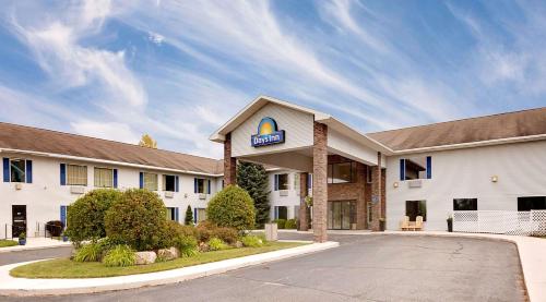 Фотография гостиницы Days Inn by Wyndham Cadillac