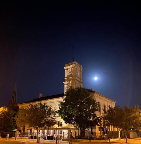 Фотография гостиницы Clocktower Suites