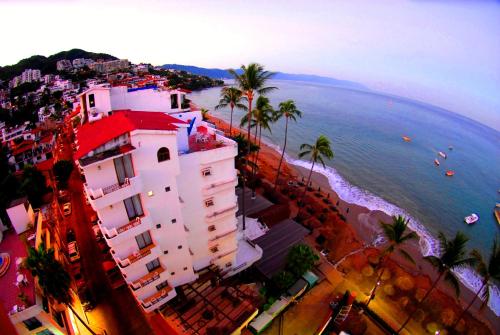 Фотография гостиницы Emperador Vallarta Beachfront Hotel and Suites