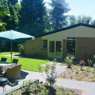 Фотографии гостевого дома
Peaceful Bungalow in Voorthuizen with Private Garden