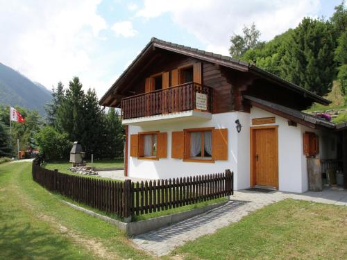 Фотография гостевого дома Spacious Chalet near Ski Area in Saclenz