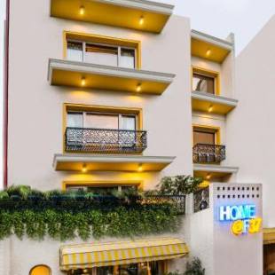 Фотографии гостиницы 
            Home@F37 Kailash Colony Metro