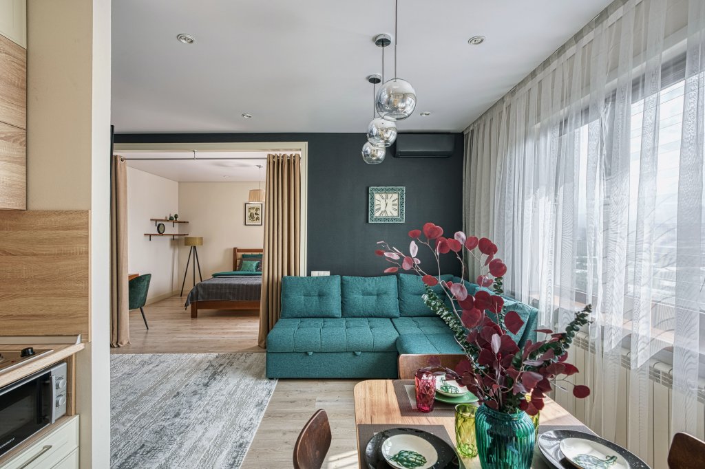 Фотография квартиры Современные апартаменты с видом на город и горы.