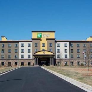 Фотографии гостиницы 
            Holiday Inn Express Hotel & Suites Perry-National Fairground Area, an IHG Hotel