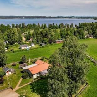 Фотографии гостевого дома
Two small Guest houses by lake rent out as One
