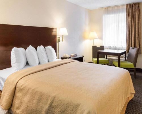 Фотография мотеля Rodeway Inn Fort Lee