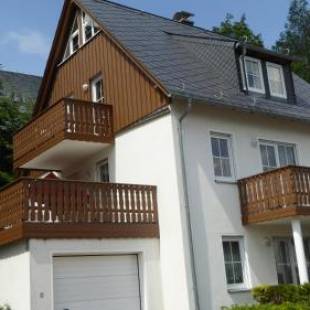 Фотографии гостевого дома 
            Haus am Berg - großes Haus mit Sauna für bis zu 10 Personen unweit vom Skihang