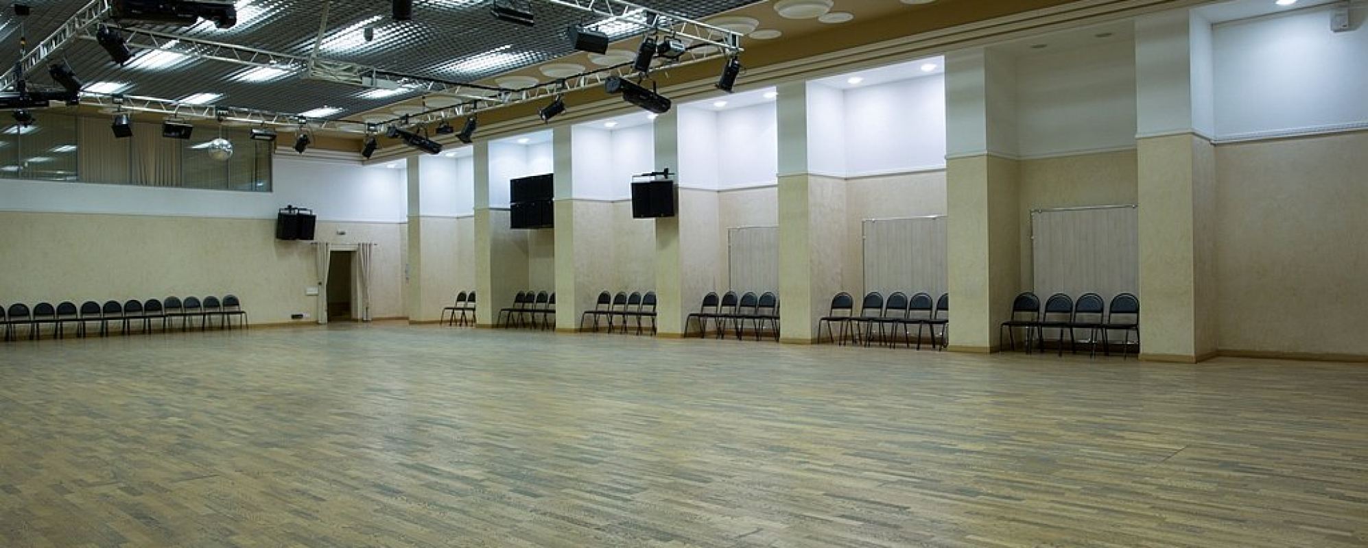 Фотографии танцевального зала Танцевальный зал ДК Металлист