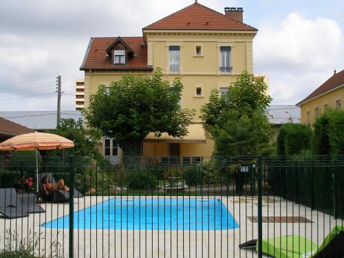 Фотография гостиницы HOTEL DES DAUPHINS