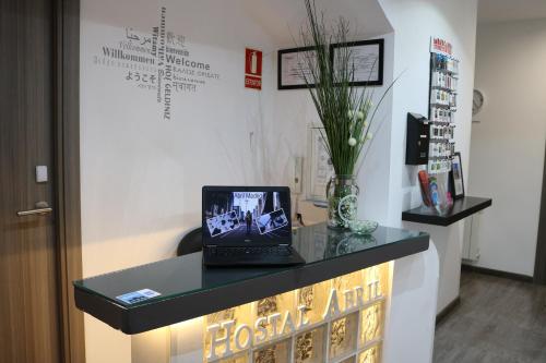 Фотография гостевого дома Hostal Abril Madrid