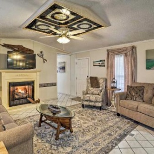 Фотография гостевого дома Axls Adventures Abode with Yard 2Mi to Beavers Bend