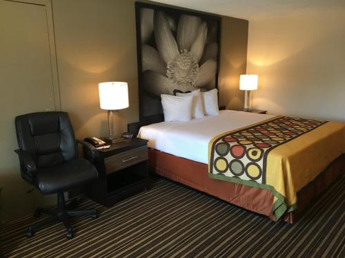 Фотография гостиницы Super 8 by Wyndham Monroe