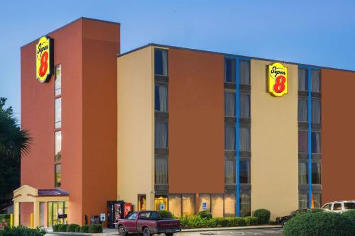 Фотография мотеля Super 8 by Wyndham Myrtle Beach/Market Common Area