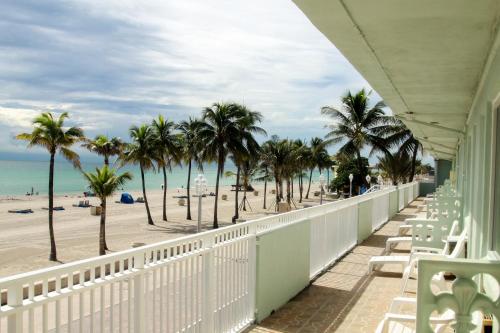 Фотография мотеля Diane Oceanfront Suites