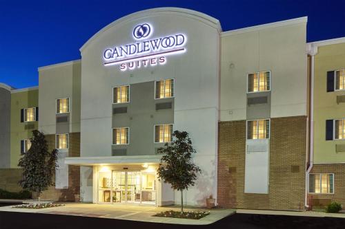 Фотография гостиницы Candlewood Suites Aurora-Naperville, an IHG Hotel