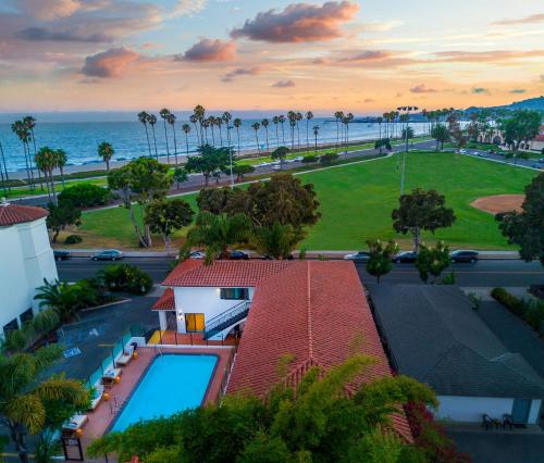 Фотография мини отеля Blue Sands Inn, A Kirkwood Collection Property