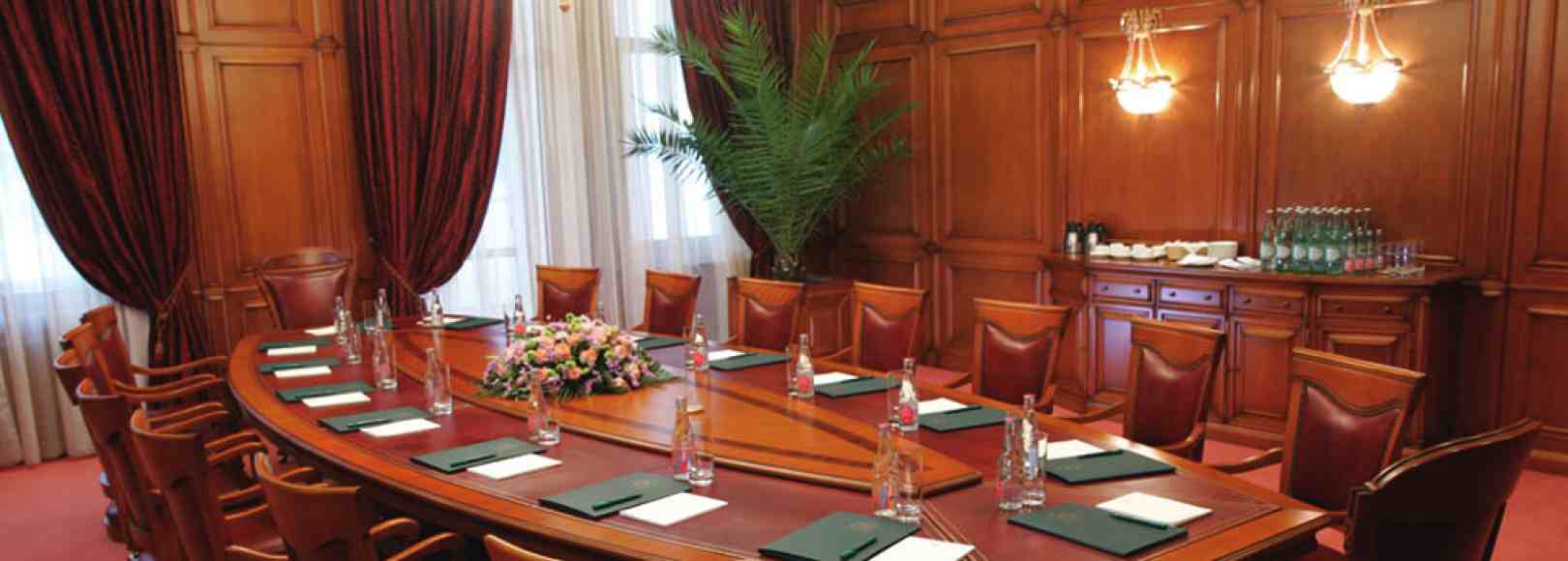 Фотография конференц-зала Красный зал