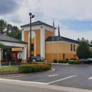 Фотографии гостиницы 
            Quality Inn Richmond Airport