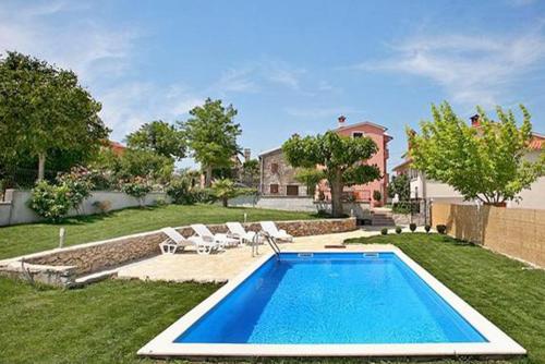 Фотография гостевого дома Apartments with a swimming pool Motovun - Bataji, Central Istria - Sredisnja Istra - 7069