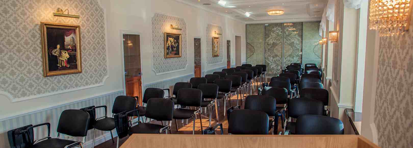 Фотография конференц-зала Большой зал собраний