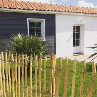 Фотография гостевого дома Maison à 5 mn de l'océan avec piscine chauffée