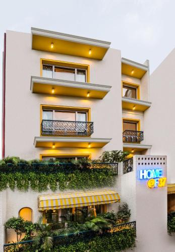 Фотография гостиницы Home@F37 Kailash Colony Metro