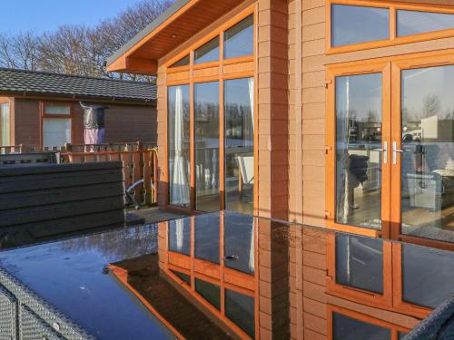 Фотография гостевого дома Shore Beats Work