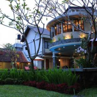 Фотографии гостиницы 
            Hotel Sriti Magelang