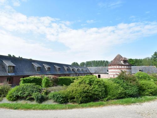 Фотография гостевого дома Spacious Cottage with Private Garden near Sea in Normandy