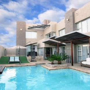 Фотографии мини отеля 
            Nine on Uys street B & B