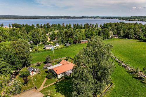 Фотография гостевого дома Two small Guest houses by lake rent out as One