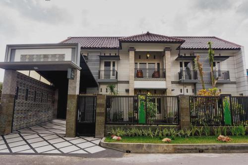 Фотография гостиницы OYO Life 2399 Gerbera House - Kos Putri