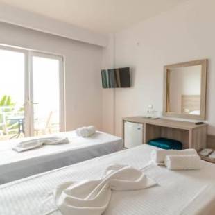 Фотографии гостиницы 
            Sun N Blue Hotel