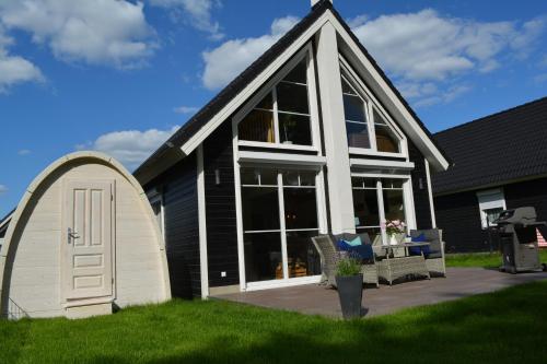 Фотография гостевого дома Kapitänshaus Zerpenschleuse Holiday Chalet